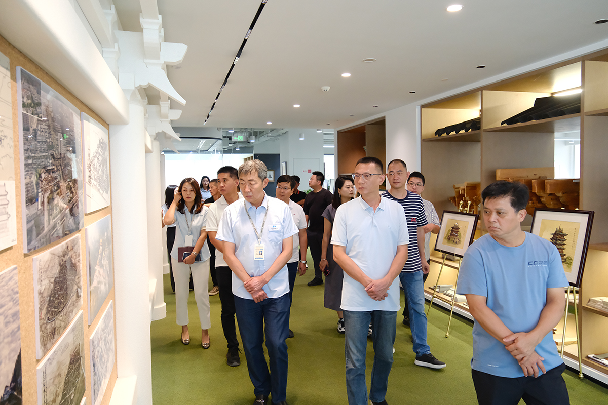 厦港（沙坡尾）片区指挥部郑勇一行莅临德才股份，共话城市更新与历史街区保护